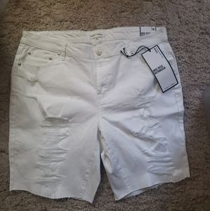 White distressed Bermuda shorts